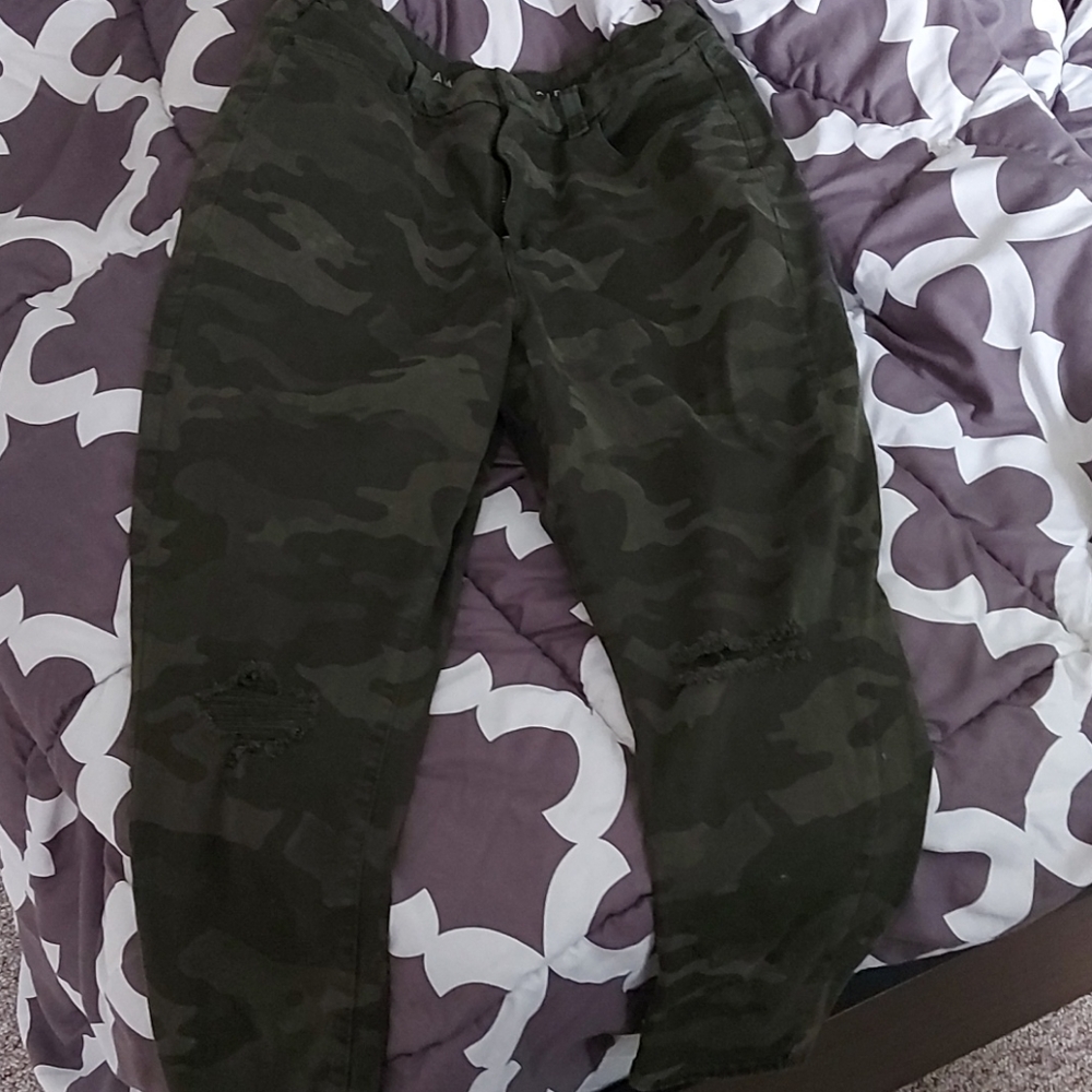 Distressed, camo print, stretch jeggings